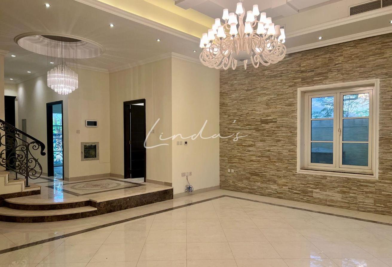 Corner Unit | Spacious | Ready to move in photo 3