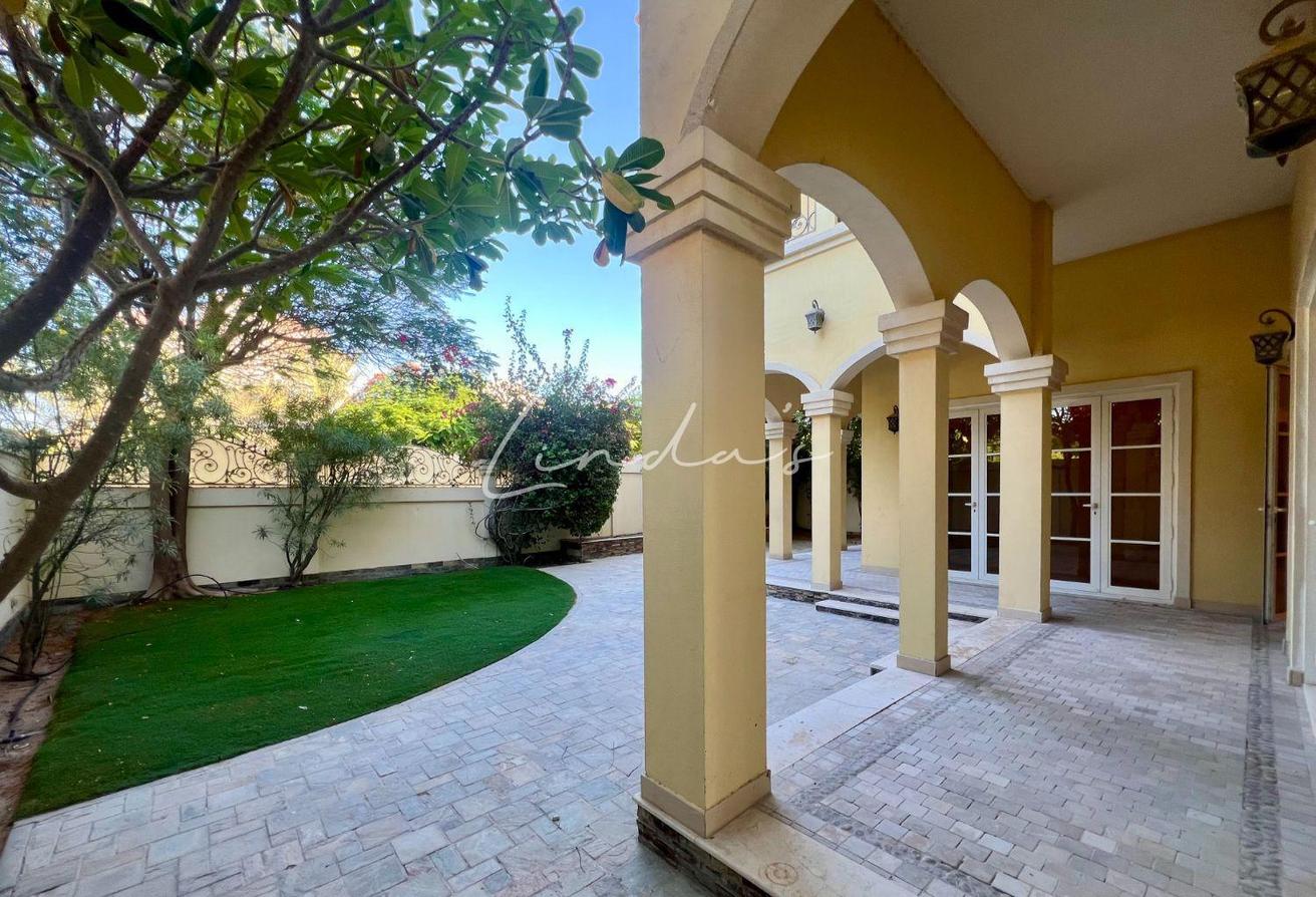Corner Unit | Spacious | Ready to move in photo 14