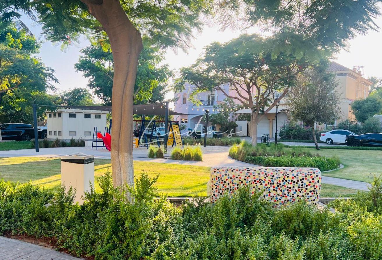 Corner Unit | Spacious | Ready to move in photo 15