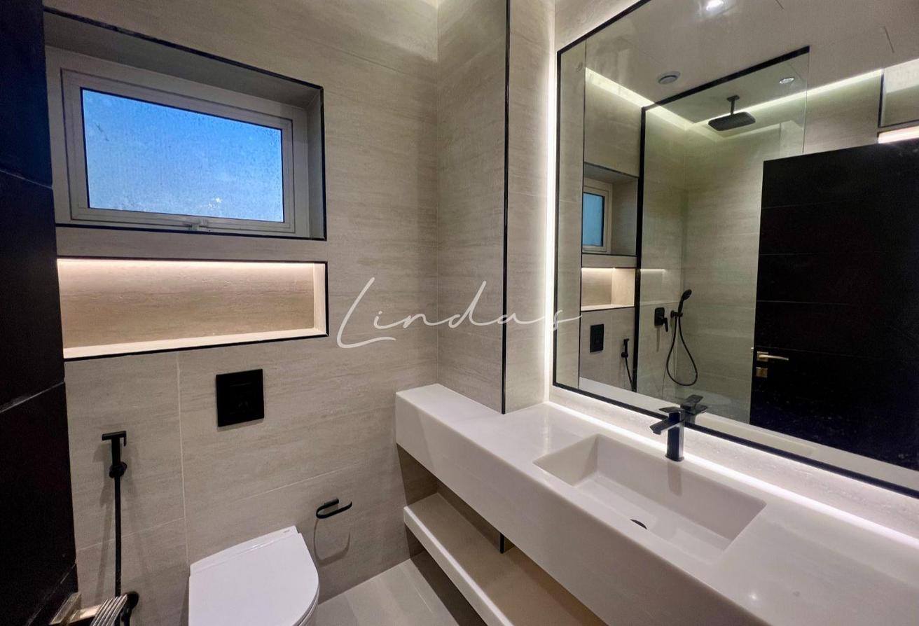 Corner Unit | Spacious | Ready to move in photo 11