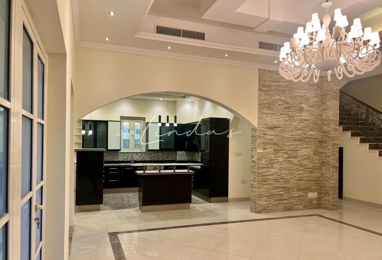 Corner Unit | Spacious | Ready to move in photo 4