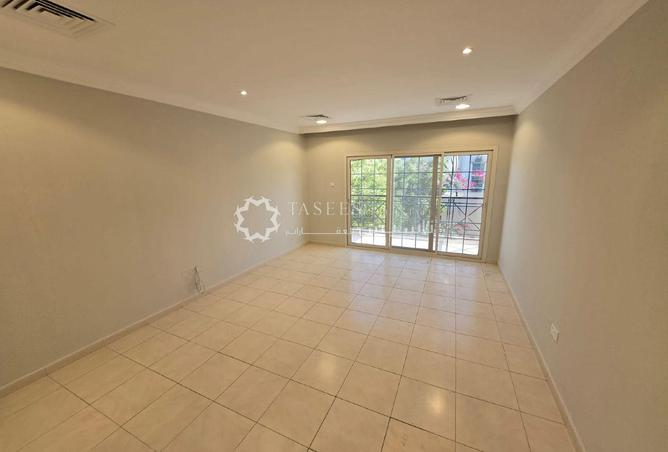 Spacious 4-Bedroom Villa for Rent in Al Garhoud photo 3