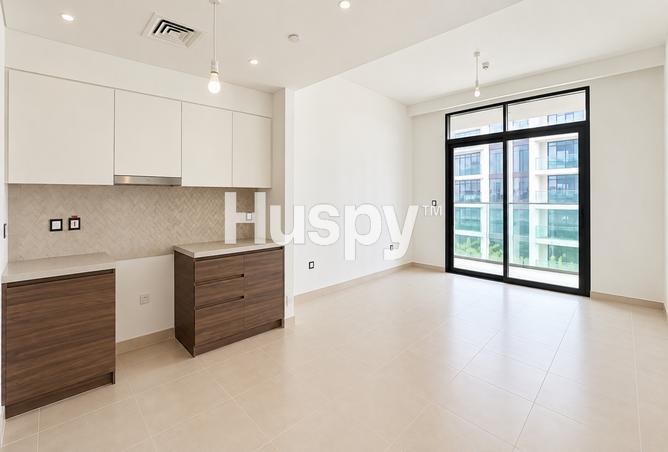 Water View | Low Floor | Unfurnished photo 2