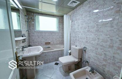 Apartment - 4 Bedrooms - 5 Bathrooms for rent in Al Khaili Building - Al Zahiyah - Abu Dhabi