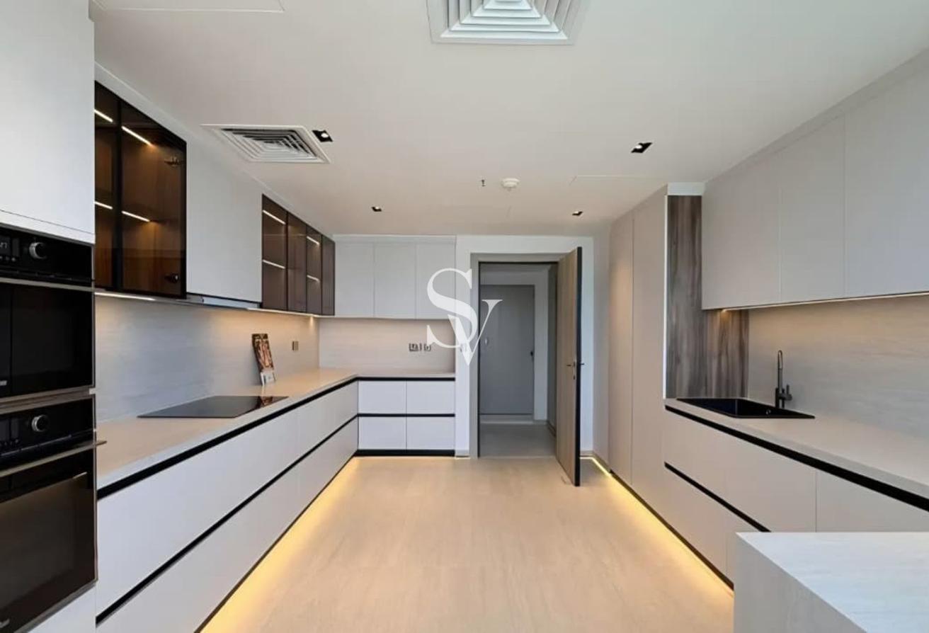 Spacious 3BR Apartment | High Floor | Near Metro photo 4
