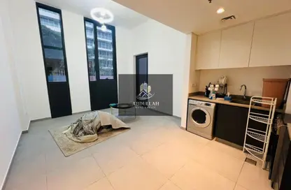 شقة - غرفة نوم - 1 حمام للايجار في إيست فييليدج - الجادة - الشارقة