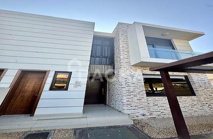 Villa - 3 Bedrooms - 4 Bathrooms for rent in Richmond - Damac Hills - Dubai