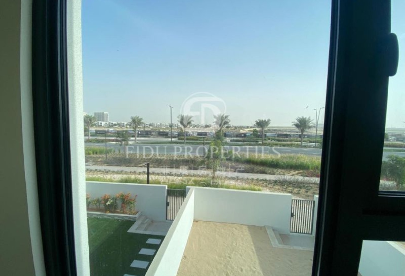Single Row | Landscape | Near To Amenities