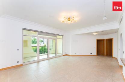 Apartment - 2 Bedrooms - 3 Bathrooms for sale in Al Khushkar - Shoreline Apartments - Palm Jumeirah - Dubai
