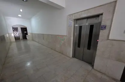 شقة - 2 غرف نوم - 2 حمامات للايجار في المرايجب - الجيمي - العين