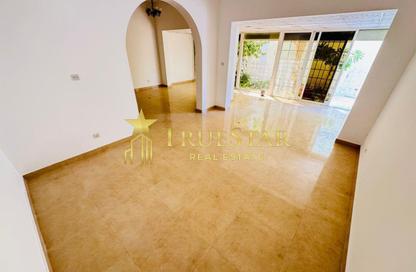 Villa - 4 Bedrooms - 4 Bathrooms for rent in Jumeirah 1 Villas - Jumeirah 1 - Jumeirah - Dubai