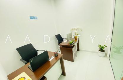 Office Space - Studio - 1 Bathroom for rent in Red Avenue - Al Garhoud - Dubai