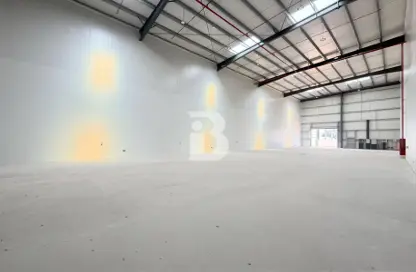 Warehouse - Studio for rent in Phase 1 - Dubai Investment Park (DIP) - Dubai