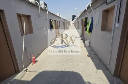 سكن عمال - استوديو - 8 حمامات للايجار في المنطقة الصناعية رقم 4 - المنطقة الصناعية بالشارقة - الشارقة