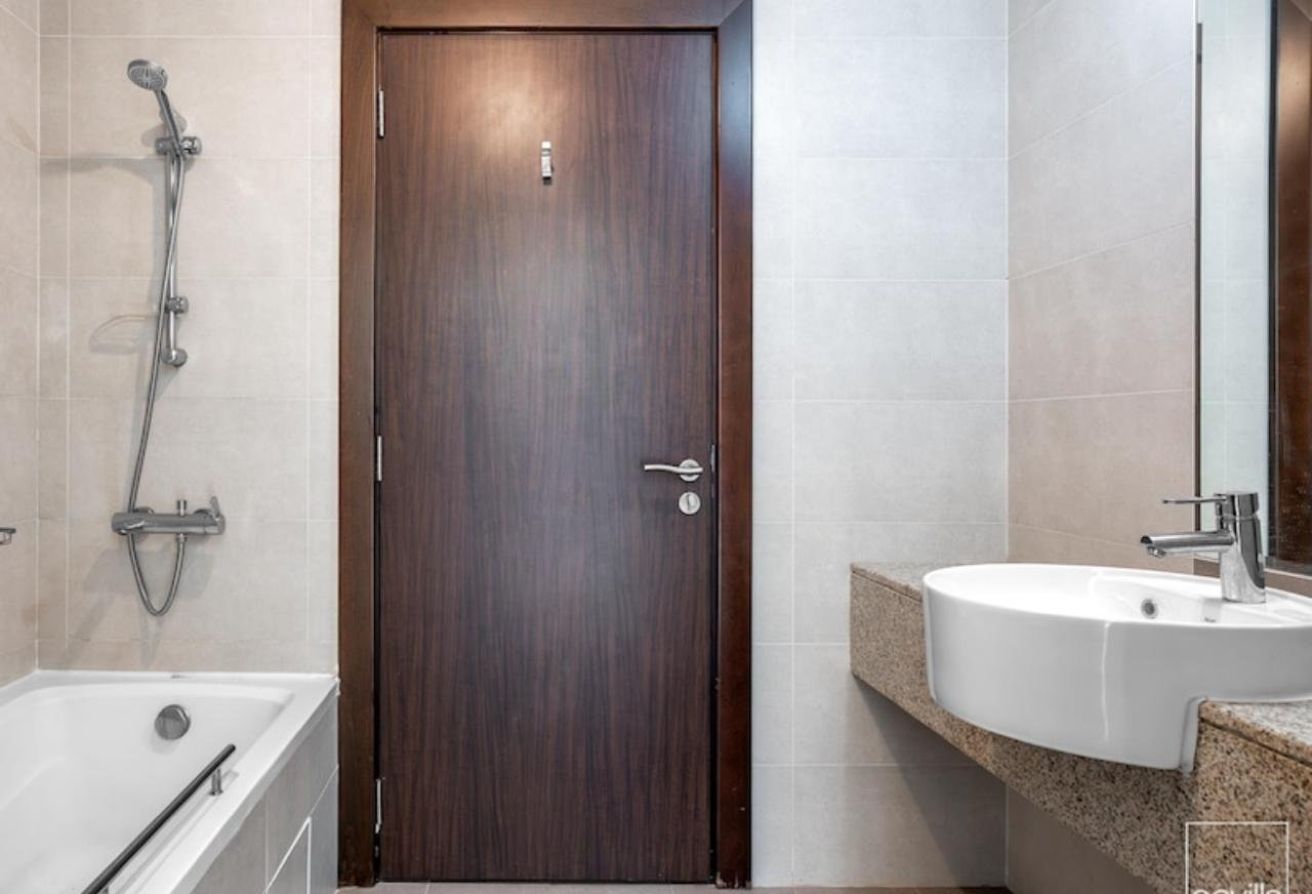 Canal View | Elegant 1BR | Fully Furnished