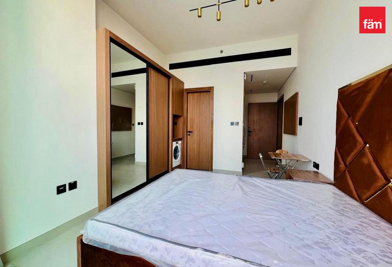 Fully Furnished Studio, Maintained APT photo 8