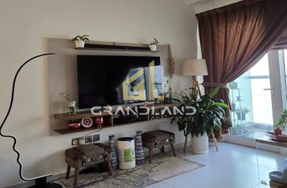 Apartment - 1 Bedroom - 1 Bathroom for rent in Regent Court - District 14 - Jumeirah Village Circle - Dubai
