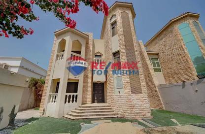 Villa - 4 Bedrooms - 5 Bathrooms for rent in Jumeirah 2 - Jumeirah - Dubai