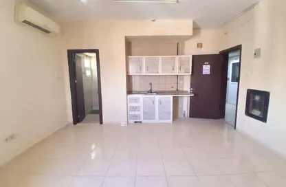 Apartment - Studio - 1 Bathroom for rent in Fire Station Road - Muwaileh - Sharjah