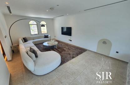 Villa - 3 Bedrooms - 4 Bathrooms for rent in District 5 - Jumeirah Park - Dubai
