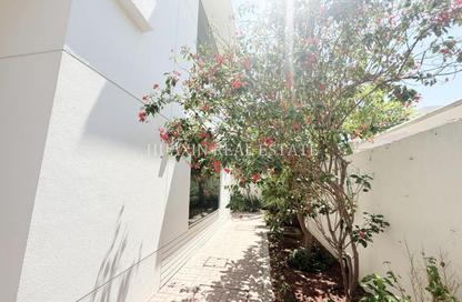 Villa - 4 Bedrooms - 5 Bathrooms for rent in Umm Suqeim 2 Villas - Umm Suqeim 2 - Umm Suqeim - Dubai