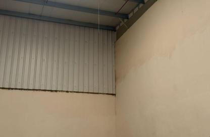 Warehouse - Studio - 1 Bathroom for rent in Mussafah Industrial Area - Mussafah - Abu Dhabi