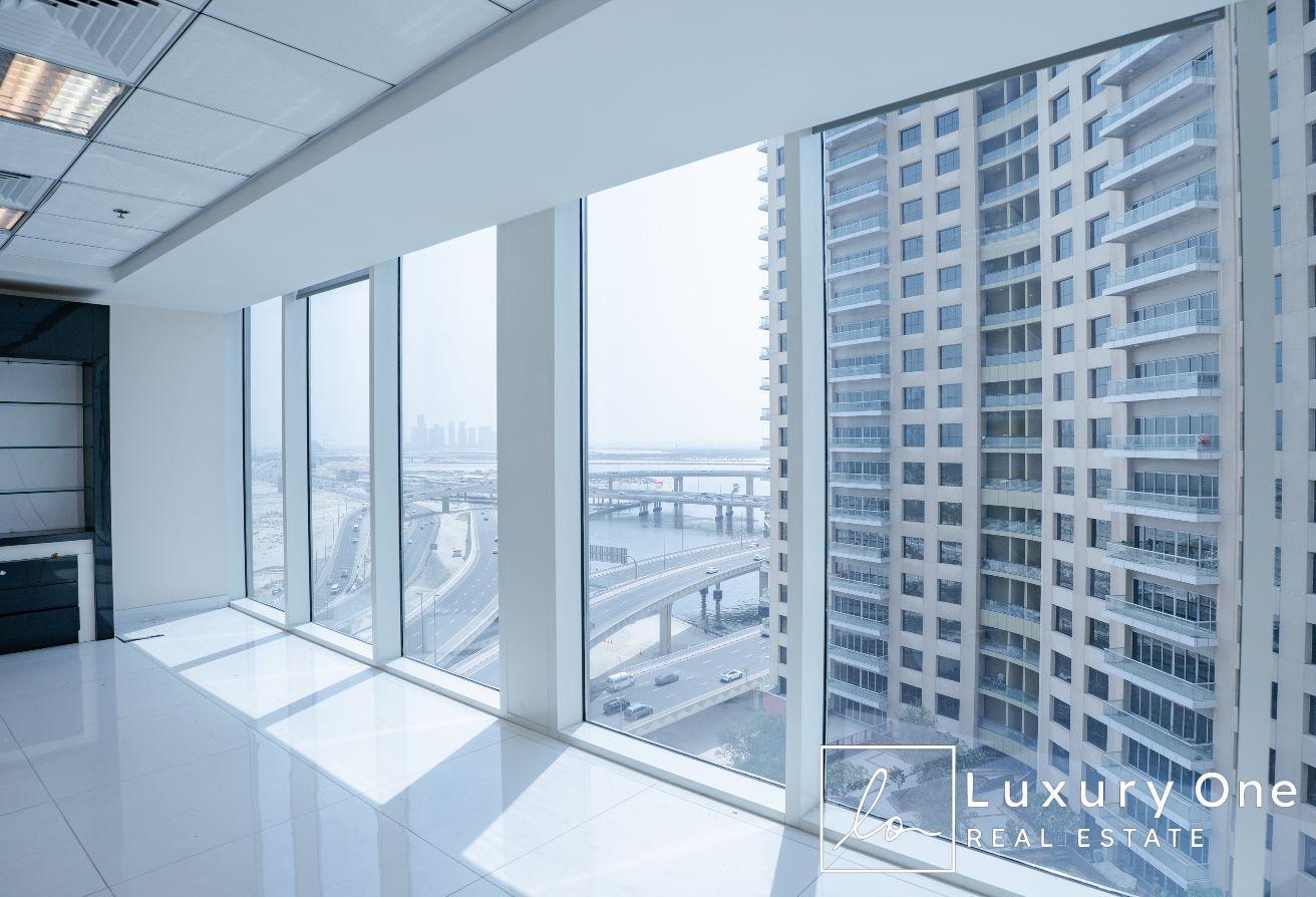 Fitted | Prime location | Full Canal View