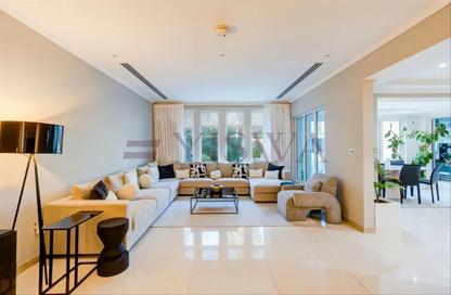 Villa - 3 - 4 for sale in District 8 - Jumeirah Park - Dubai