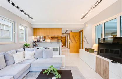 Villa - 3 - 4 for sale in District 8 - Jumeirah Park - Dubai