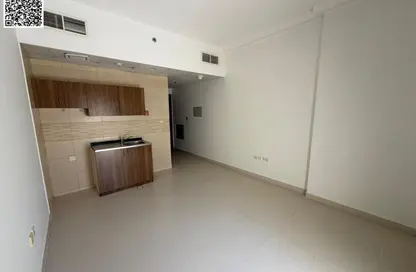 Apartment - Studio - 1 Bathroom for rent in Smart Tower 1 - Al Amerah - Ajman