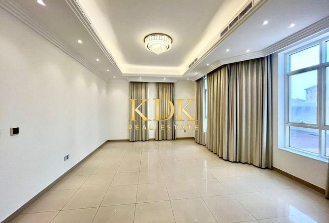 74232372 - Property Image 2