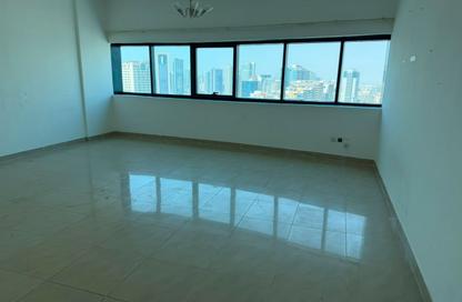 Apartment - 2 Bedrooms - 3 Bathrooms for rent in Magestic Tower - Al Mamzar - Al Mamzar - Sharjah - Sharjah