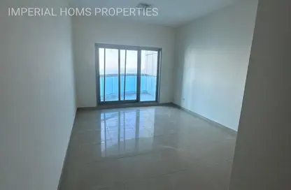 شقة - 2 غرف نوم - 2 حمامات للايجار في مساكن كورنيش عجمان - طريق كورنيش عجمان - عجمان