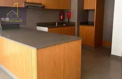 شقة - غرفة نوم - 2 حمامات للبيع في الممشى - مويلح - الشارقة