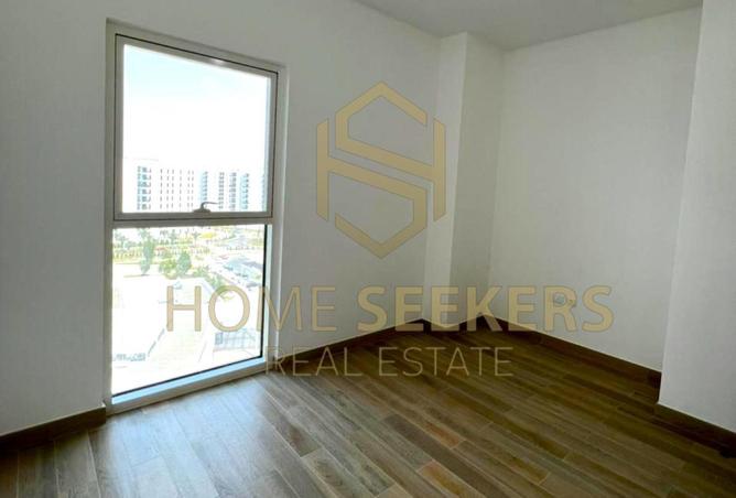 Hot Property Deal | Easy & Convenient Living l Cal — photo 2