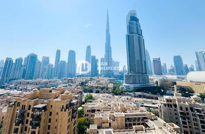 Apartment - 2 Bedrooms - 2 Bathrooms for rent in Burj Royale - Downtown Dubai - Dubai