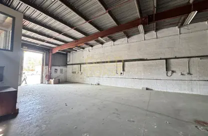 Warehouse - Studio - 4 Bathrooms for rent in Al Quoz 2 - Al Quoz - Dubai