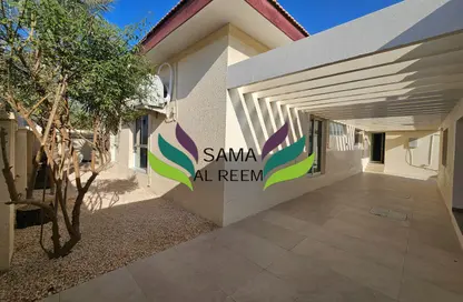 Villa - 3 Bedrooms - 3 Bathrooms for rent in Jumeirah 1 Villas - Jumeirah 1 - Jumeirah - Dubai