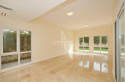 Villa - 5 Bedrooms - 4 Bathrooms for rent in Meadows 9 - Meadows - Dubai