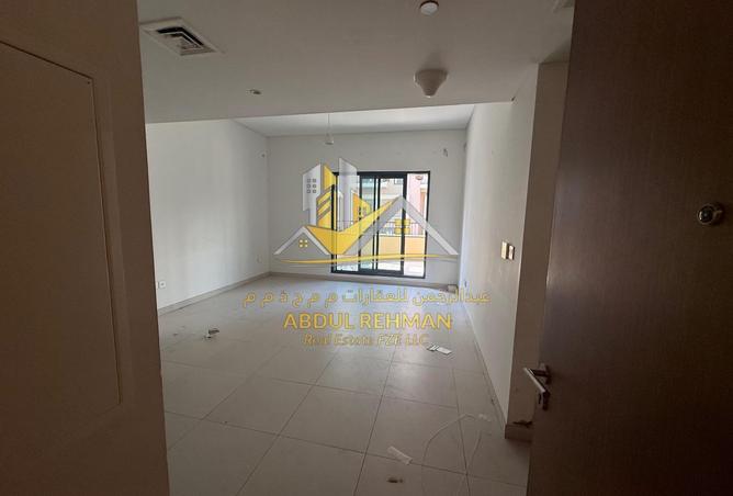 101730008 - Property Image 2