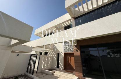 Villa - 4 Bedrooms - 5 Bathrooms for sale in West Yas - Yas Island - Abu Dhabi