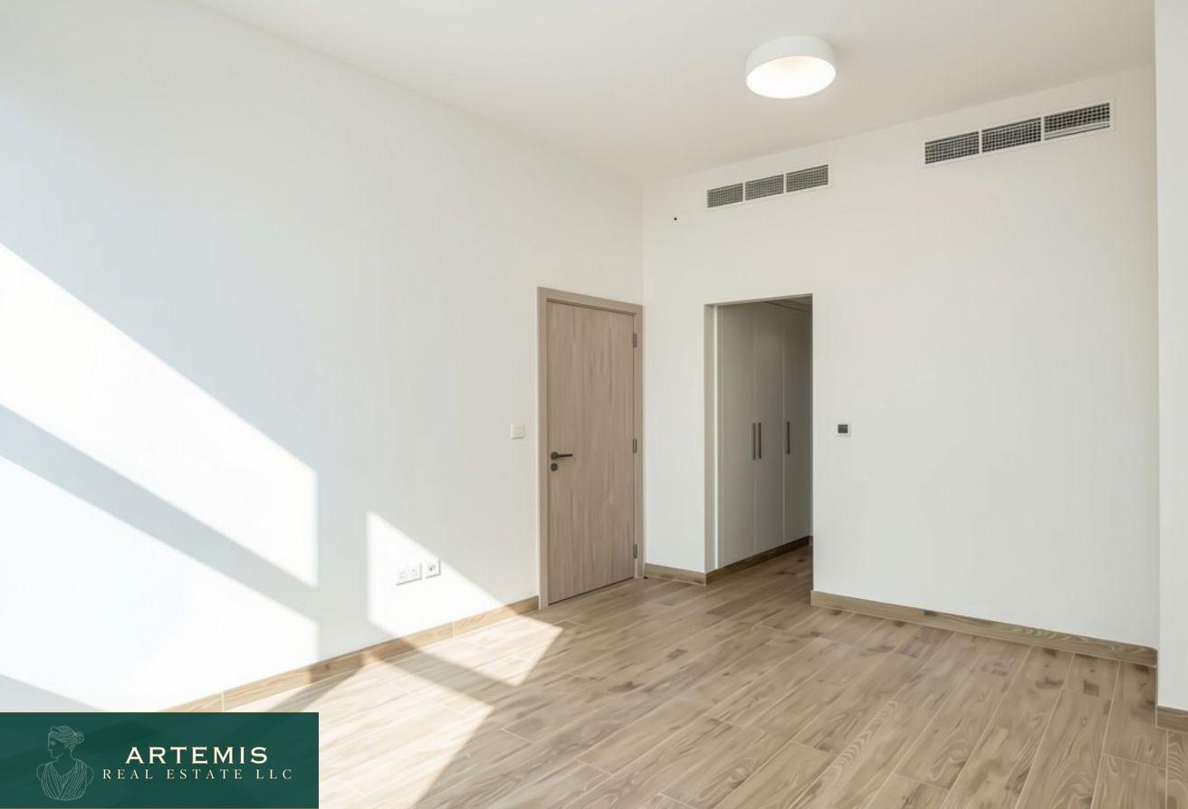 Corner Unit|Bright|Spacious|Well-Maintained|Vacant photo 8