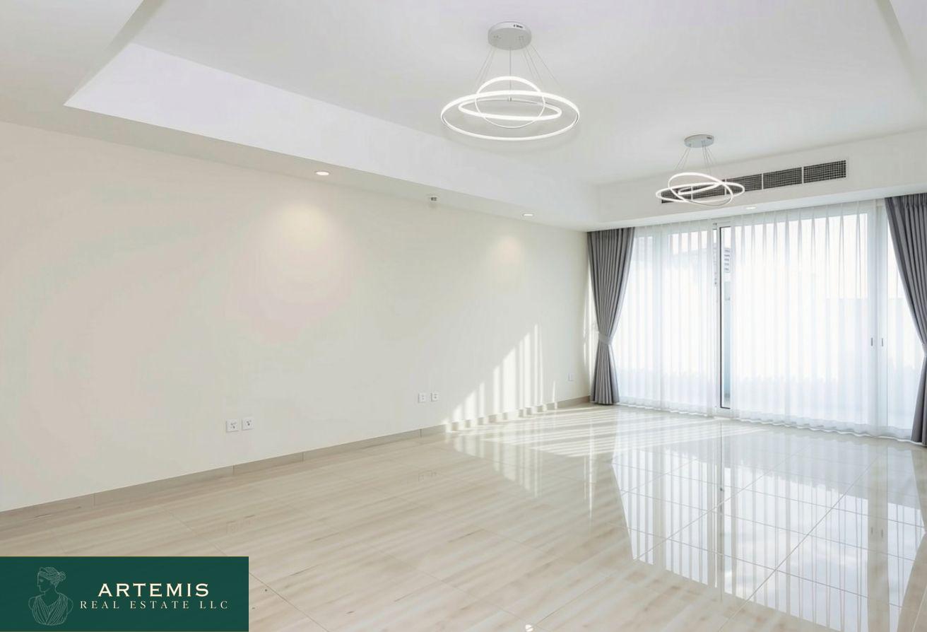 Corner Unit|Bright|Spacious|Well-Maintained|Vacant photo 3