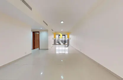 Apartment - 3 Bedrooms - 3 Bathrooms for rent in Golden Sands 9 - Mankhool - Bur Dubai - Dubai