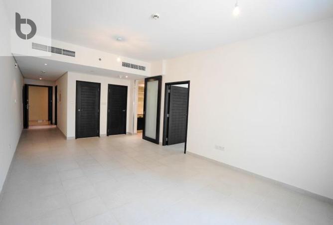 Spacious | Prime Location | Pool view photo 3