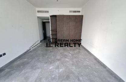 Apartment - 1 - 2 for rent in Zahrata Al Majaz Building - Al Majaz 2 - Al Majaz - Sharjah