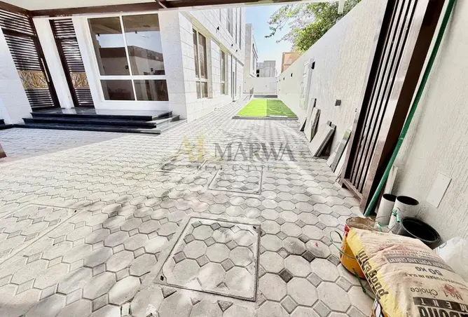 155588996 - Property Image 3