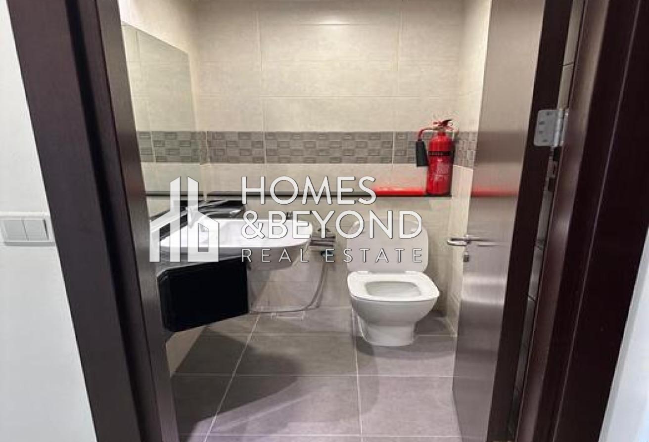 Modern 1BR | Stylish Apartment | Prime Location photo 9