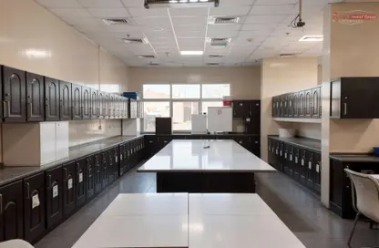 شقة - غرفة نوم - 1 حمام للايجار في مجمع دبي للاستثمار 2 - مجمع دبي للاستثمار - دبي