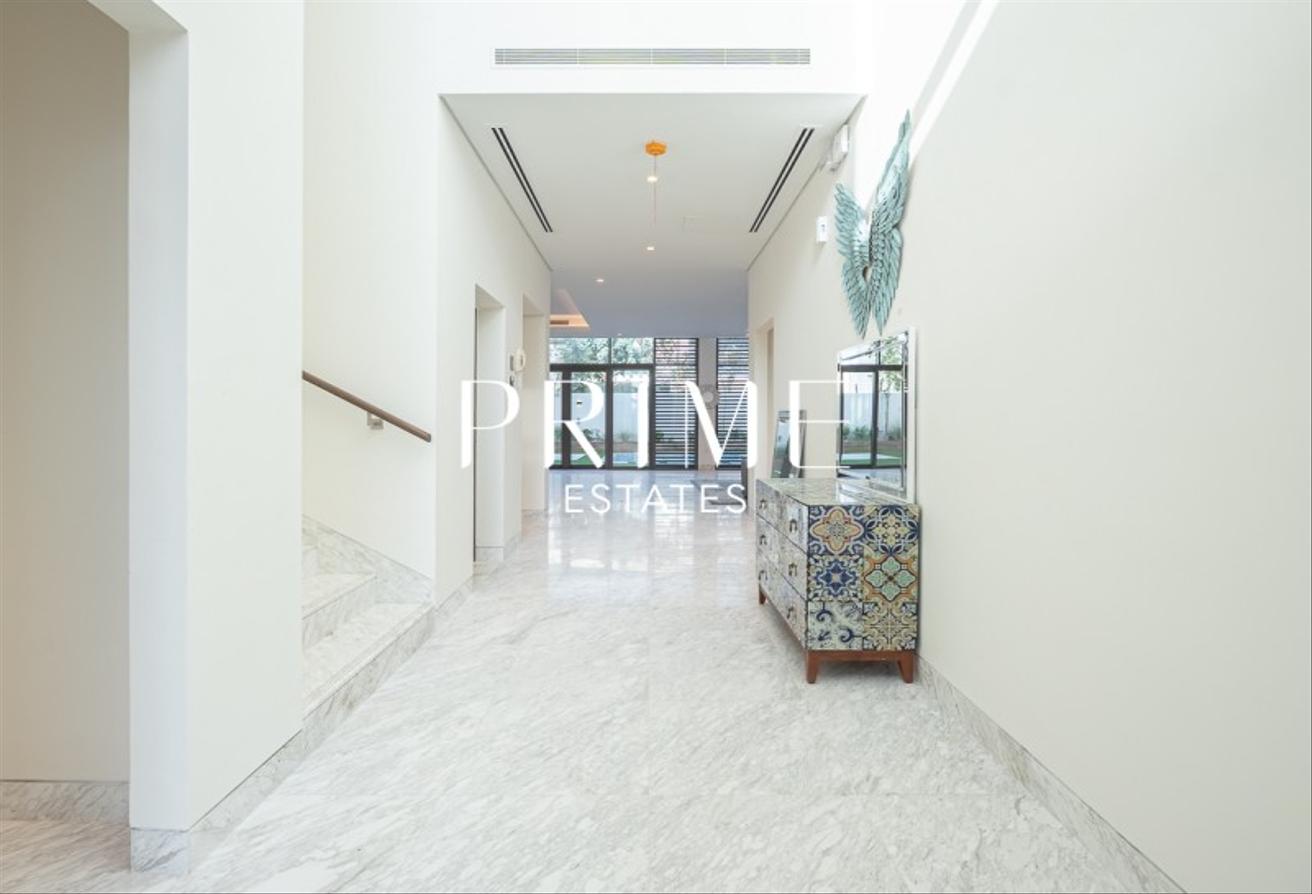 Furnished 5BR Villa | With Pool and Lift | Vacant! photo 4
